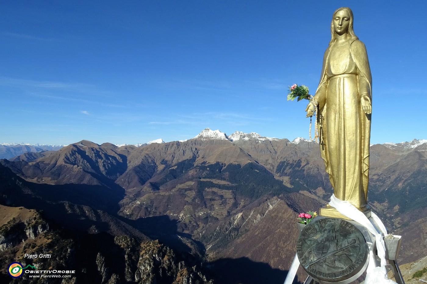 02 Alla Madonnina in vetta al Pizzo Baciamorti (2009 m) con vista in Tre Signori.JPG -                                